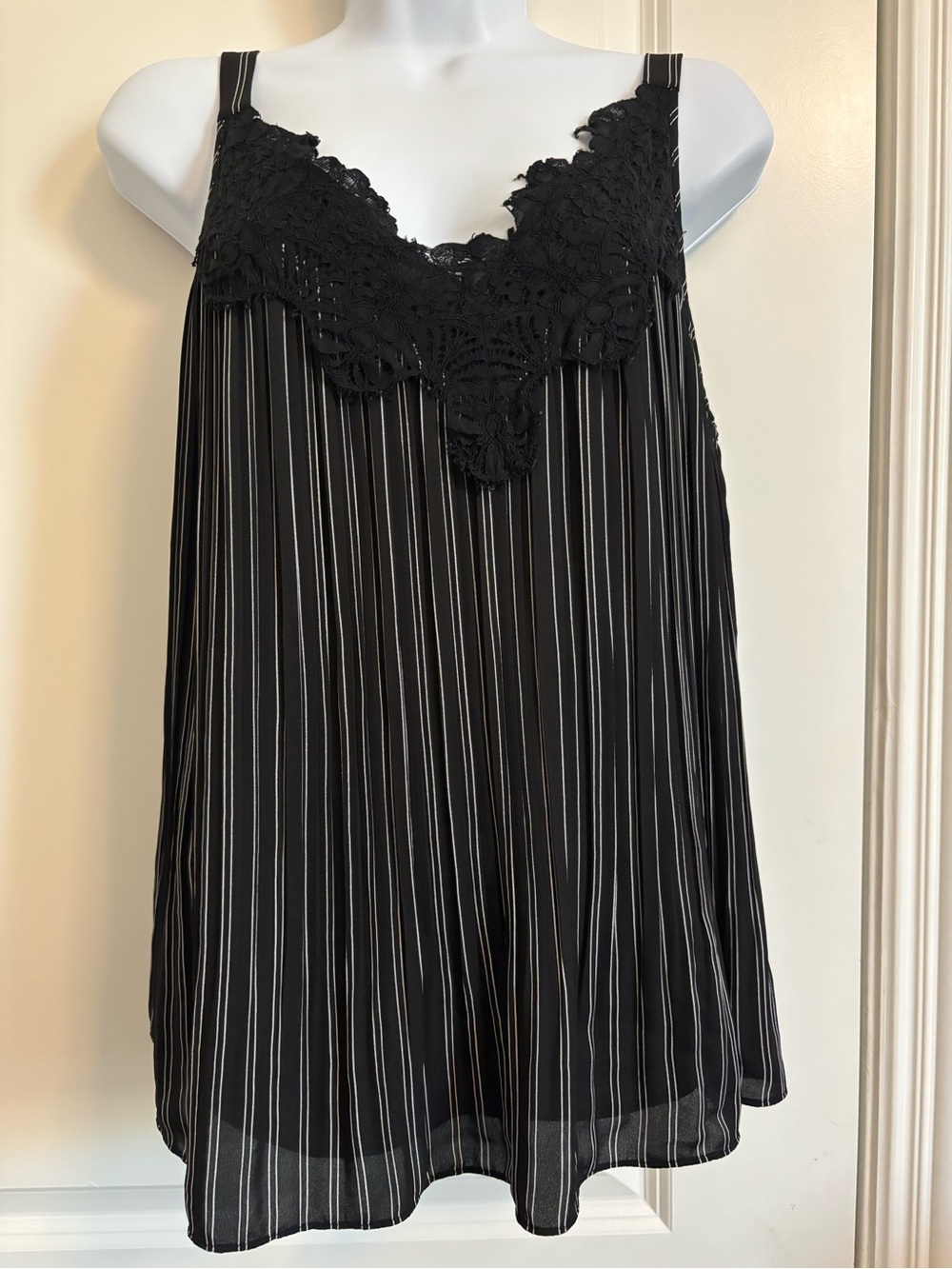 Chicos Black Pinstripe pleated Lace-Trim Cami Top Lined. Size 8-10